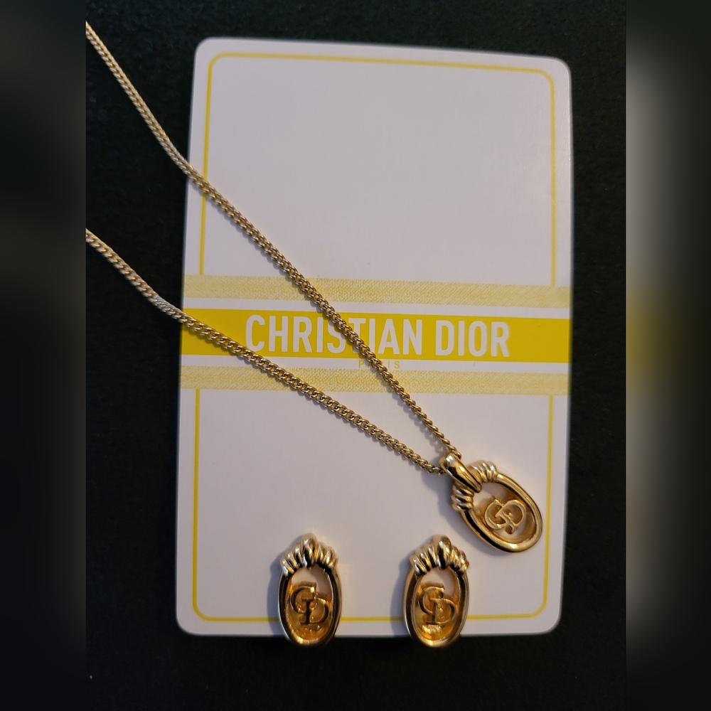 CHRISTIAN DIOR NECKLACE AND EARRINGS EXCELLENT CONDITION